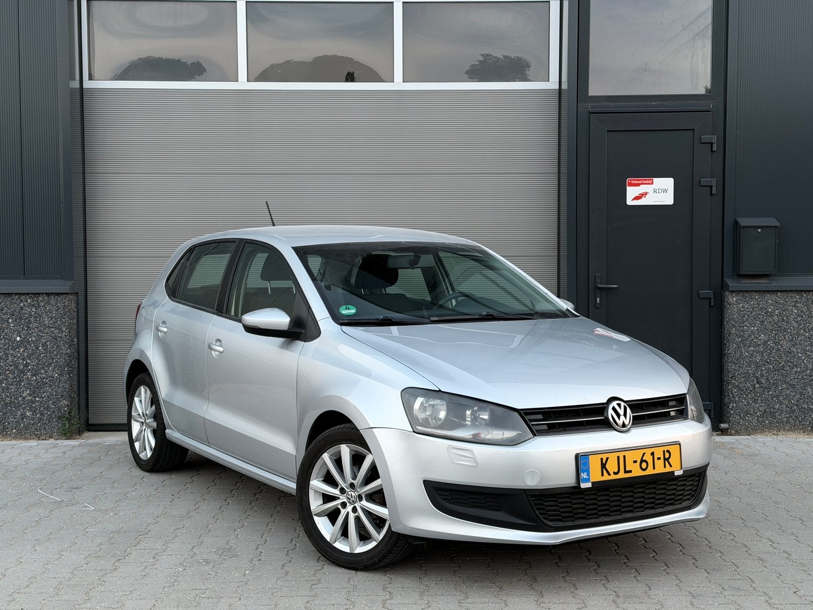 Volkswagen Polo 1.4 16V Nieuwe APK 63KW 2011 Grijs, Auto's, Volkswagen, Voorwielaandrijving, Stof, Zwart, 4 cilinders
