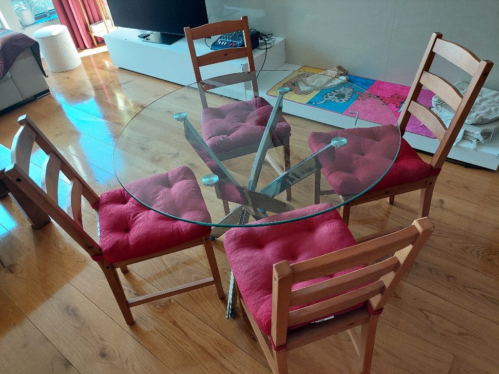 Glazen tafel met vier eenvoudige houten stoelen, Ophalen, Gebruikt, 100 tot 150 cm, Grenenhout