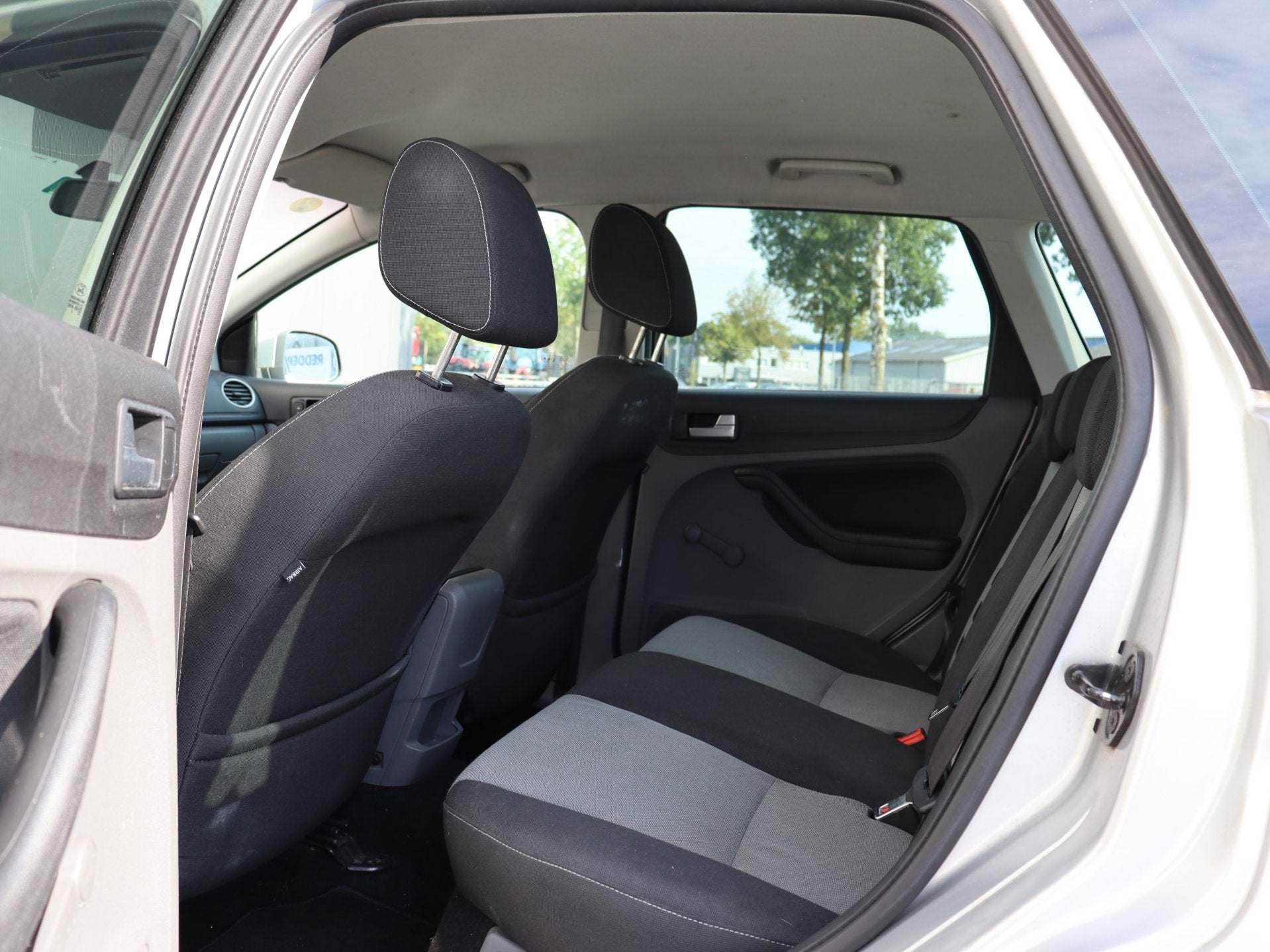 Foto 10 van Ford Focus Wagon 1.6 Trend airco LM *apk 02-2027*