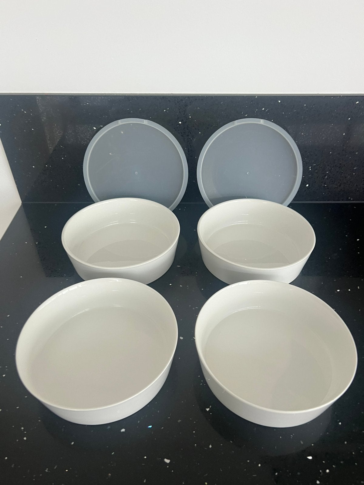 Nieuw / Qdesign porselenin rond schalen / kommen, Ophalen of Verzenden, Zo goed als nieuw, Kom(men), Overige stijlen