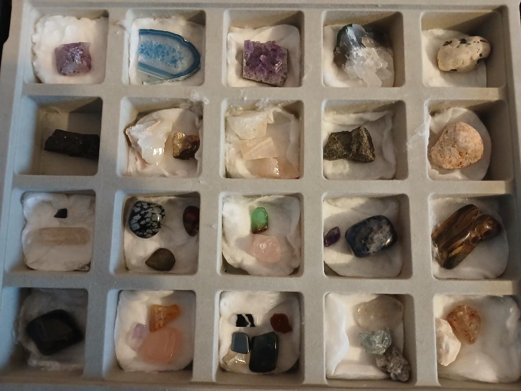 Mooie mineralen verzameling, Verzamelen, Mineralen en Fossielen, Ophalen of Verzenden, Mineraal