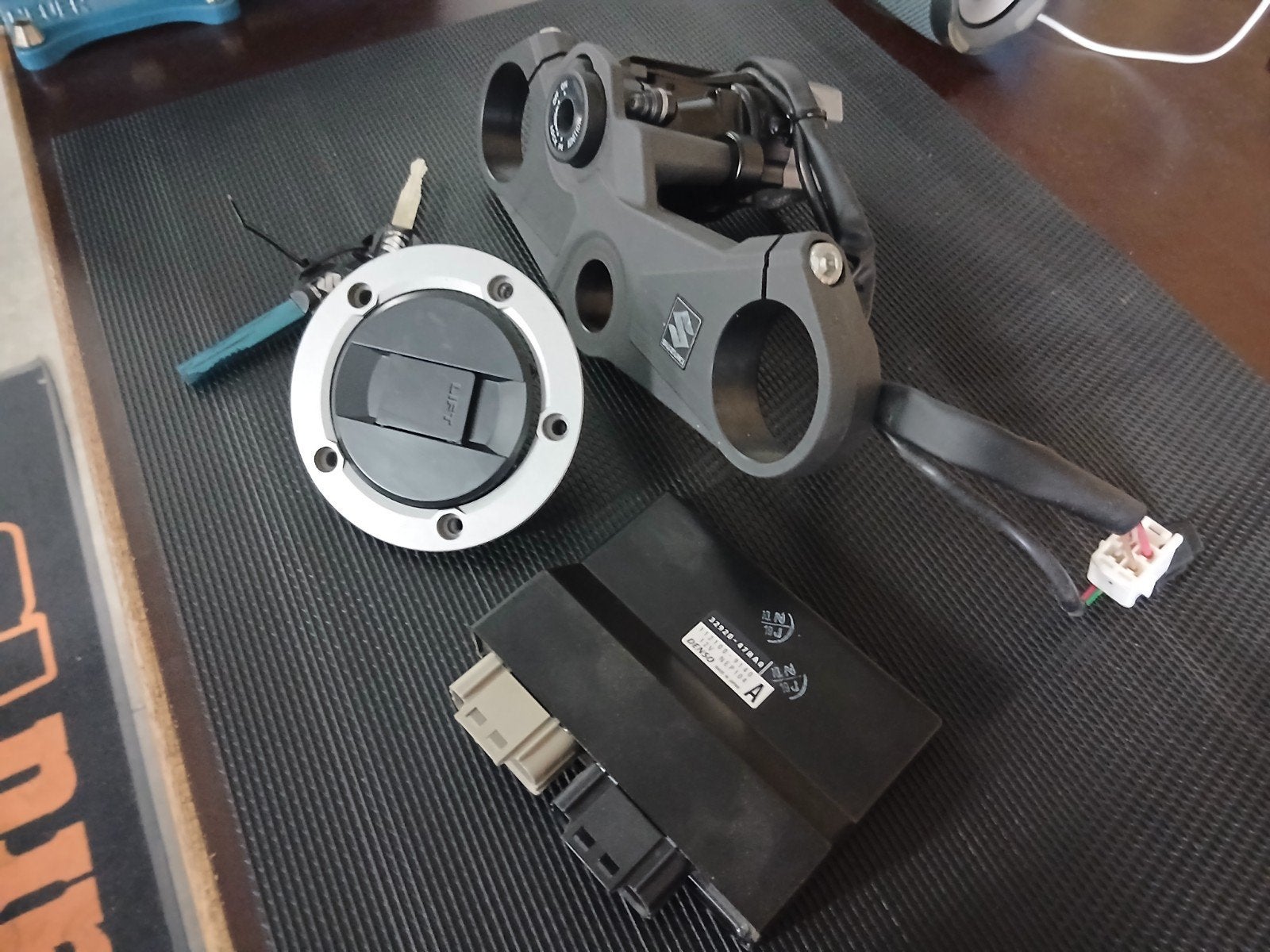 Suzuki gsxr 1000 l2 l3 l4 l5  contactslot, ECU, tankdop en s, Ophalen of Verzenden