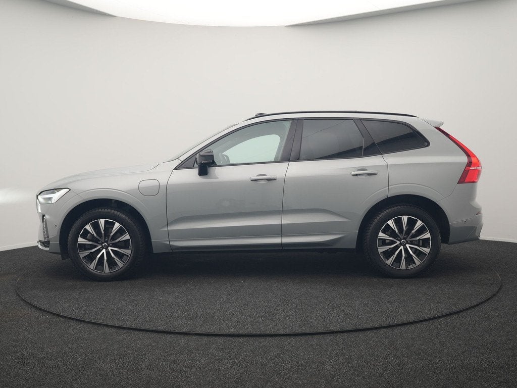 Volvo XC60 T6 AWD Plus Dark LONG RANGE PHEV 350pk Dealer O.H, Auto's, Volvo, Automaat, Lichtsensor, Gebruikt, 4 cilinders