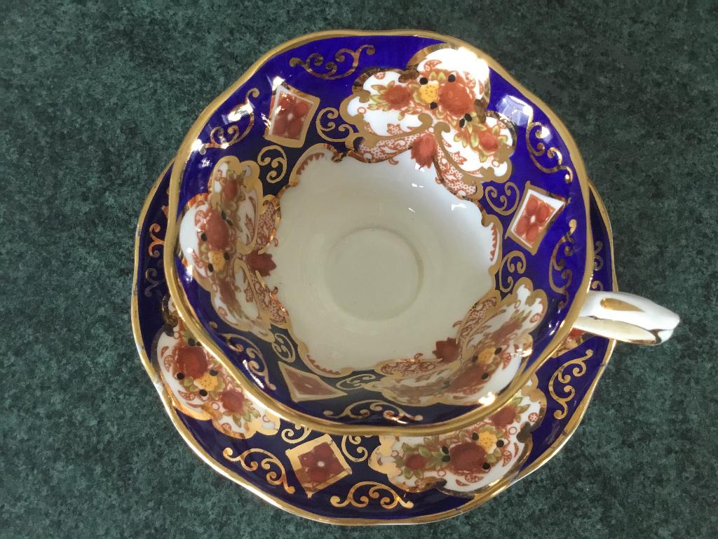 Royal Albert HEIRLOOM AVON THEE KOP EN SCHOTEL, Antiek en Kunst, Antiek | Servies los, Ophalen of Verzenden
