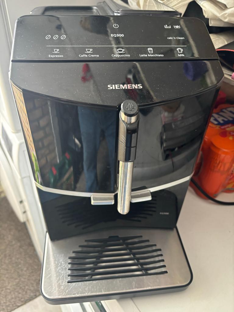 Siemens EQ300 koffiezetapparaat - voor onderdelen, Ophalen of Verzenden, Zo goed als nieuw, Koffiemachine, Koffiebonen