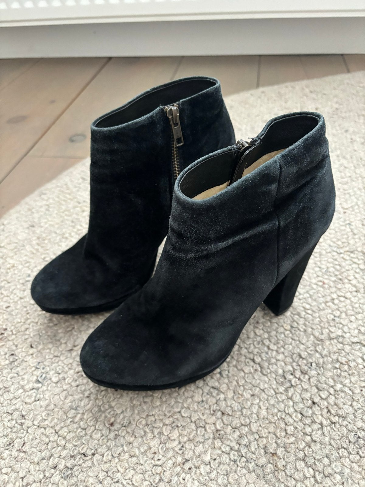 Buffalo London Enkellaarsjes Maat 39 Zwart Suède, Kleding | Dames, Schoenen, Ophalen of Verzenden, Gedragen, Zwart, Lage of Enkellaarzen