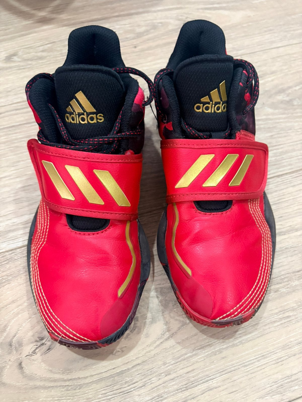 Adidas basketbalschoenen Rood Zwart Maat 37 1/3, Ophalen, Gebruikt, Schoenen