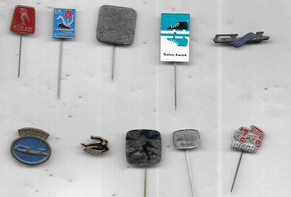 SCHAATSEN SPORT SPELDEN 10 VERSCHILLENDE, Verzamelen, Speldjes, Pins en Buttons, Ophalen of Verzenden, Gebruikt, Sport, Speldje of Pin
