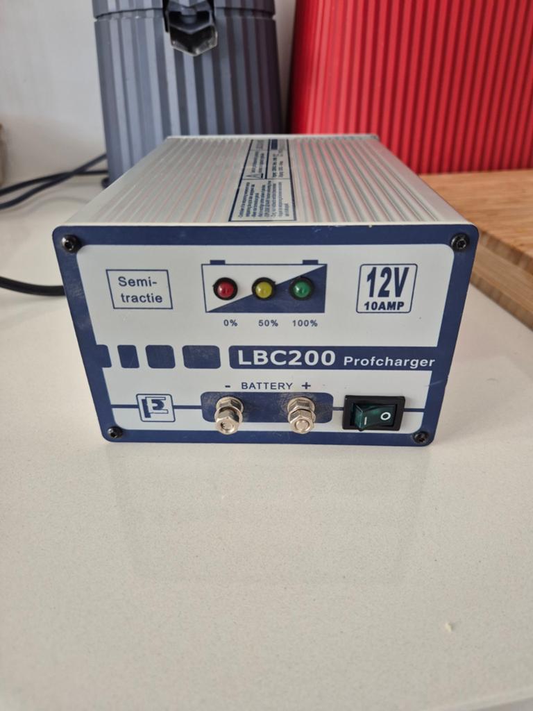 Oerdegelijke LBC 200 Profcharger Acculader 12V / 10A caravan, Auto-onderdelen, Accu's en Toebehoren, Ophalen of Verzenden, Gebruikt