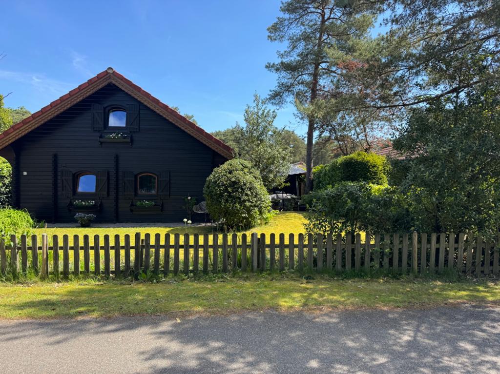 Te koop heerlijk vakantiehuis Vierhouten Veluwe, In bos, 2 slaapkamers, Recreatiepark, Tuin