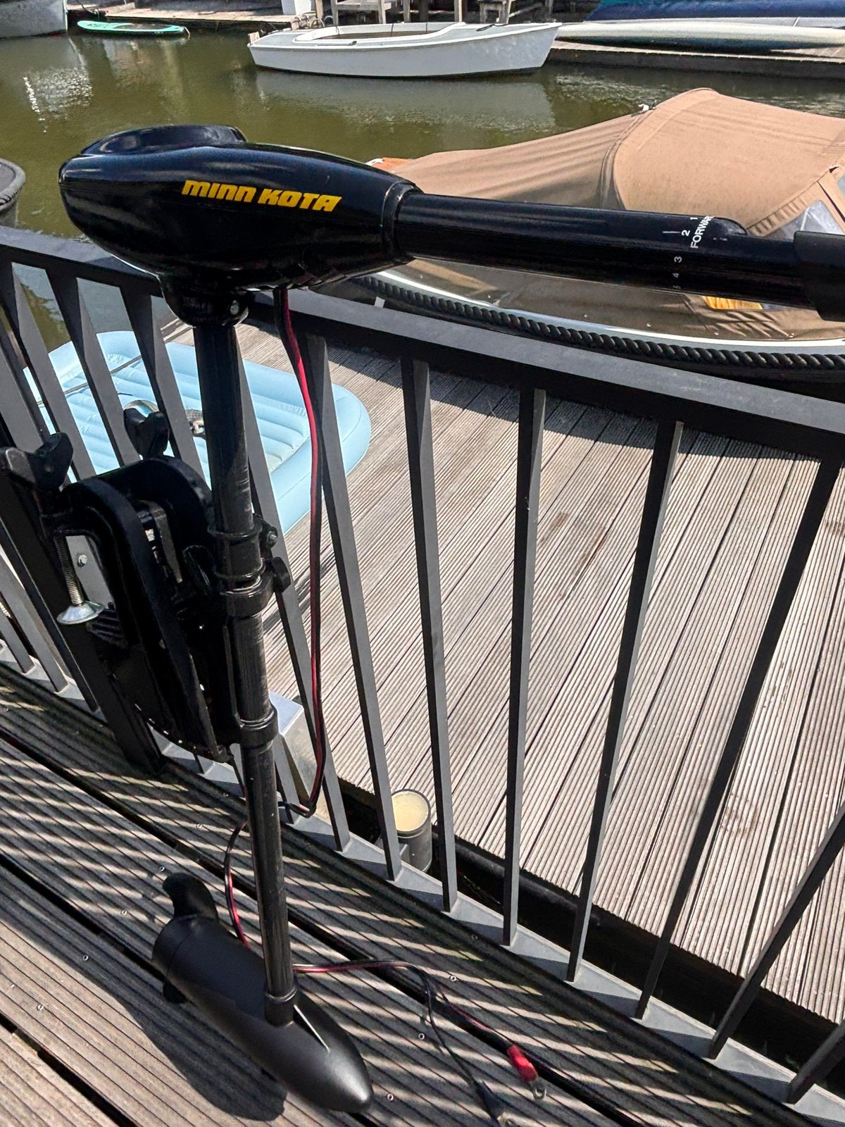 Fluistermotor set met grote accu inc. Bak, Ophalen, Zo goed als nieuw, Motor en Techniek, Zeilboot of Motorboot