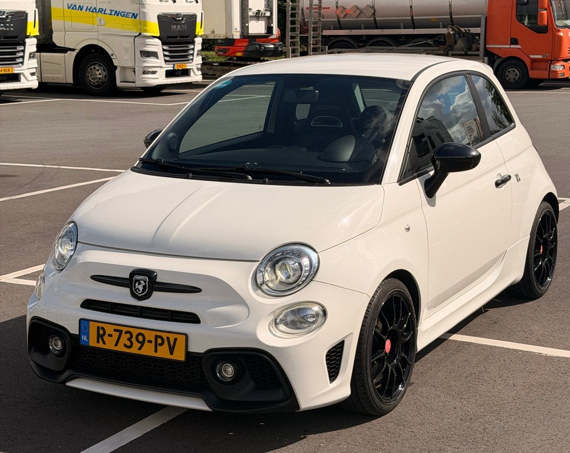 Fiat 500 Abarth 595 Turismo 2017 Wit, Auto's, Abarth, Voorwielaandrijving, 40 €/maand, Zwart, 4 cilinders