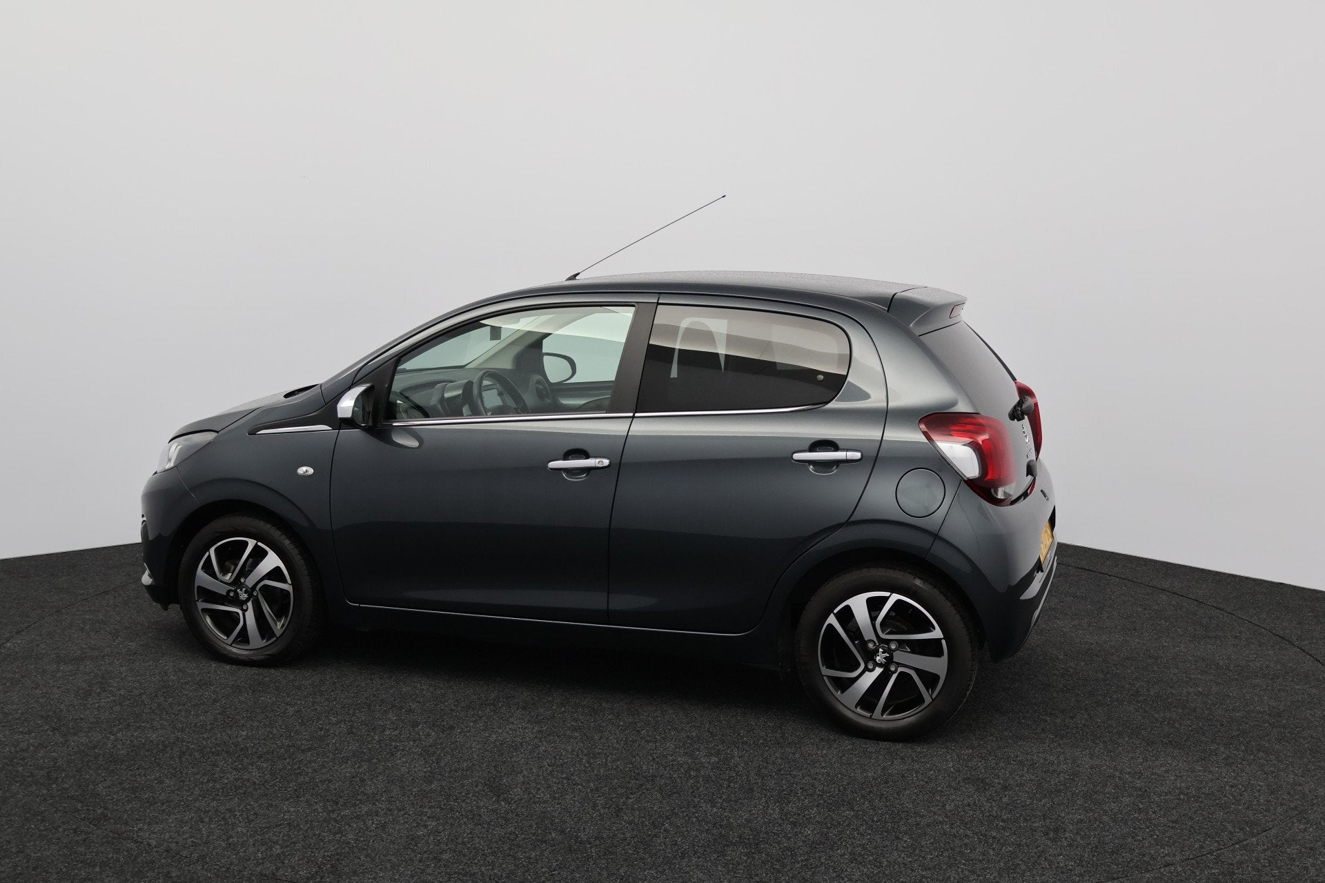 Peugeot 108 1.0 e-VTi Allure/ 5-Drs/ Camera/ Apple + Android, Voorwielaandrijving, Stof, Gebruikt, 4 stoelen