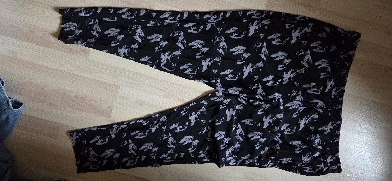 Zwarte broek met print - Exxcellent - Maat 50, Zwart, Ophalen of Verzenden, Zo goed als nieuw, Exxcellent