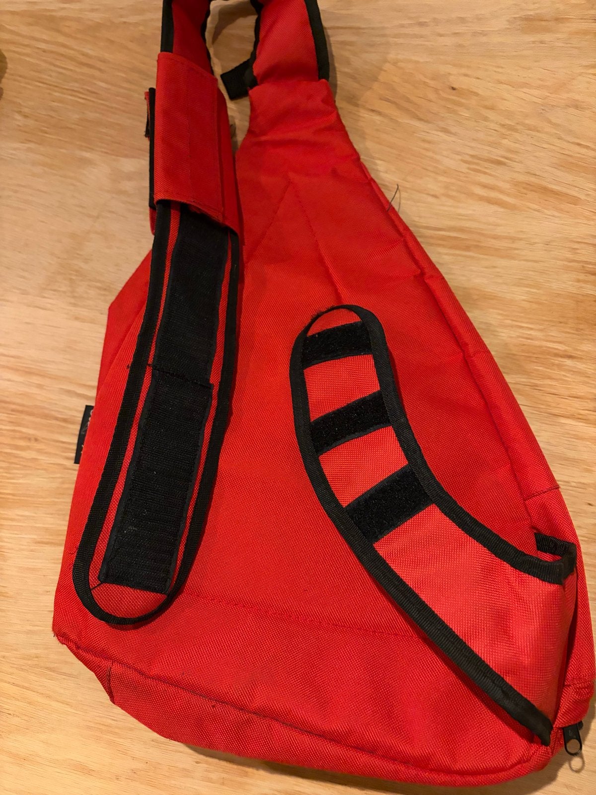 Centrix rode slingbag / schoudertas - Compact & Praktisch, Sieraden, Tassen en Uiterlijk, Tassen | Schoudertassen, Ophalen of Verzenden