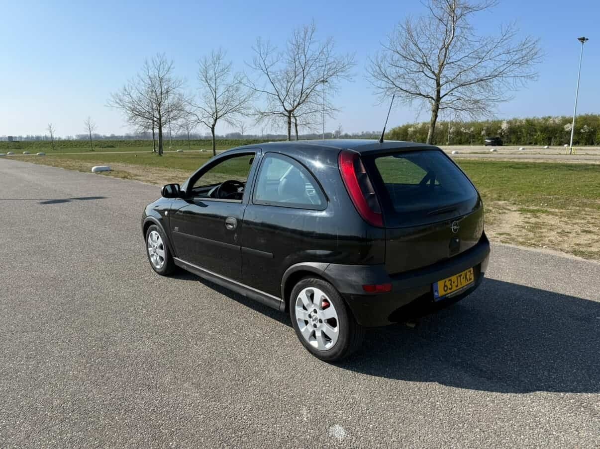 Opel Corsa 1.2 16V 3D 2002 Zwart, Voorwielaandrijving, 450 kg, 74 pk, 31 €/maand