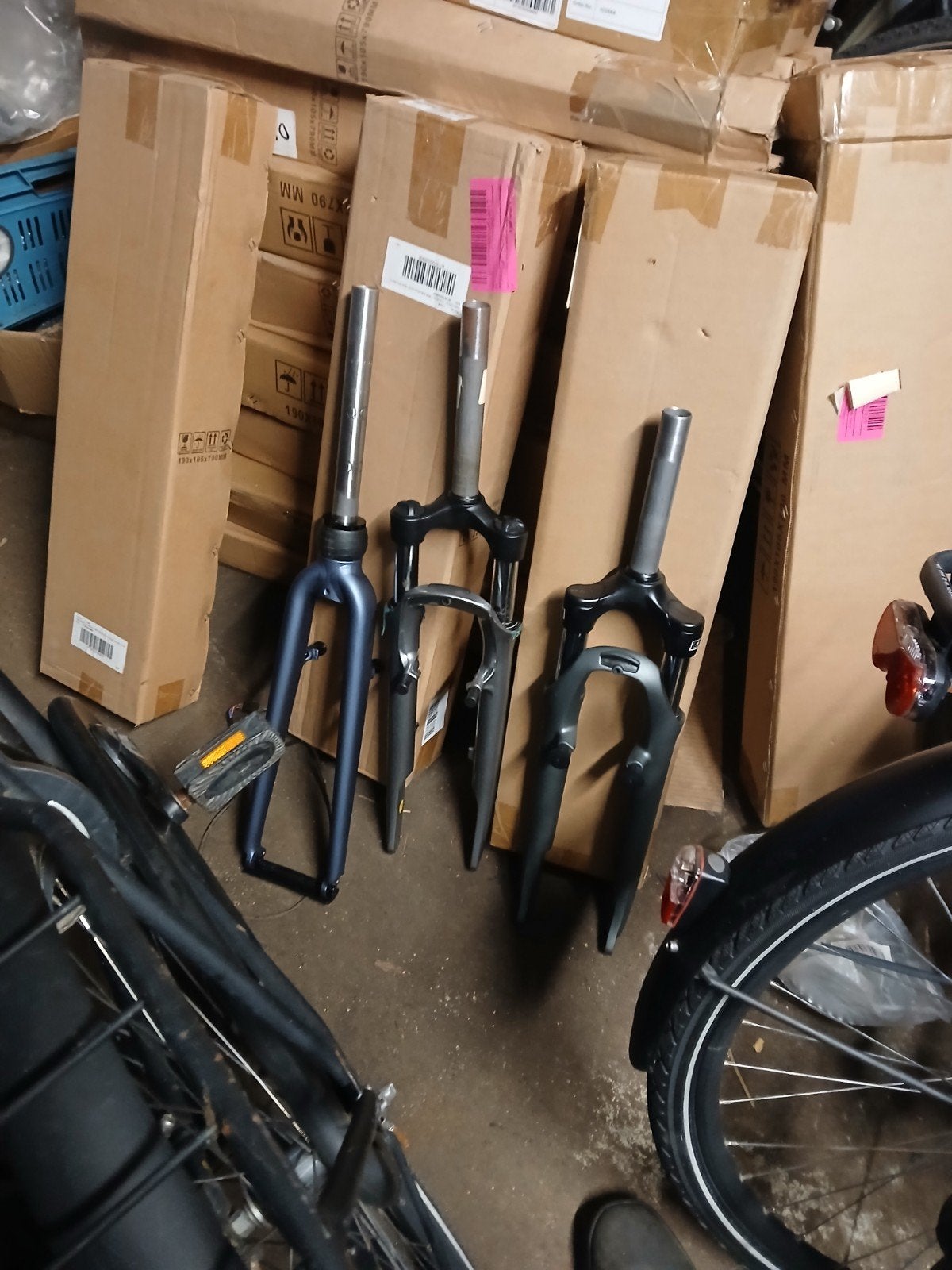 partij voorvorken 28 inch verende voorvork 20 stuks 150€, Fietsen en Brommers, Ophalen of Verzenden, Nieuw, Voorvork
