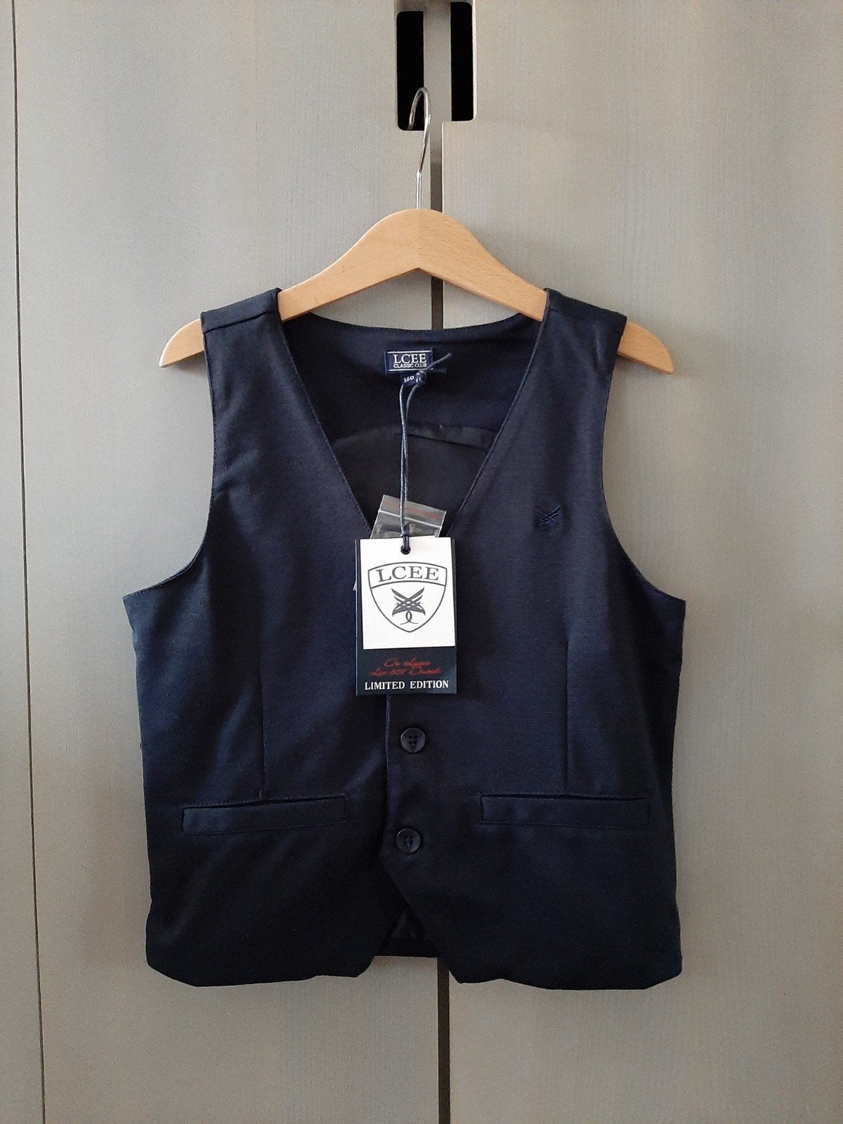 Donkerblauw gilet LCEE maat 140 10 Nieuw!, Kinderen en Baby's, LCEE, Overige typen, Nieuw, Ophalen of Verzenden