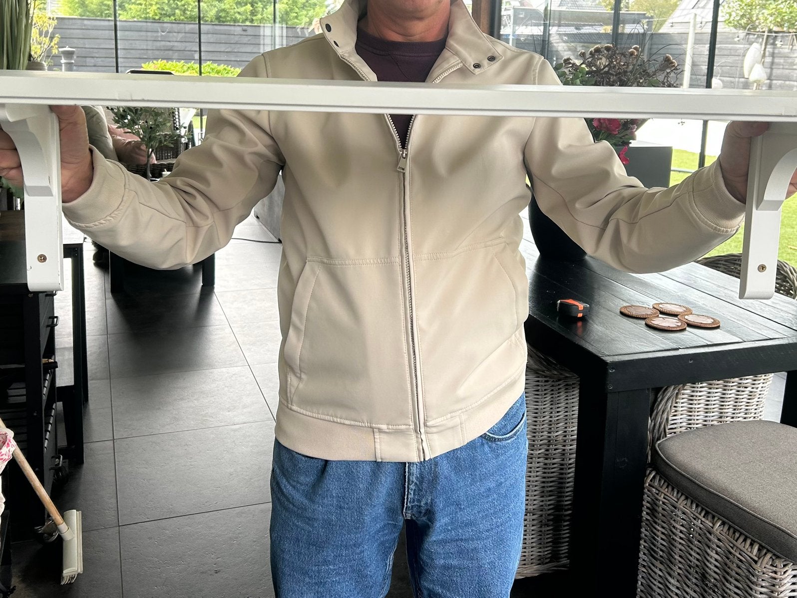 Witte plank met ophangstysteem eraan vast €5,-, Ophalen, Gebruikt