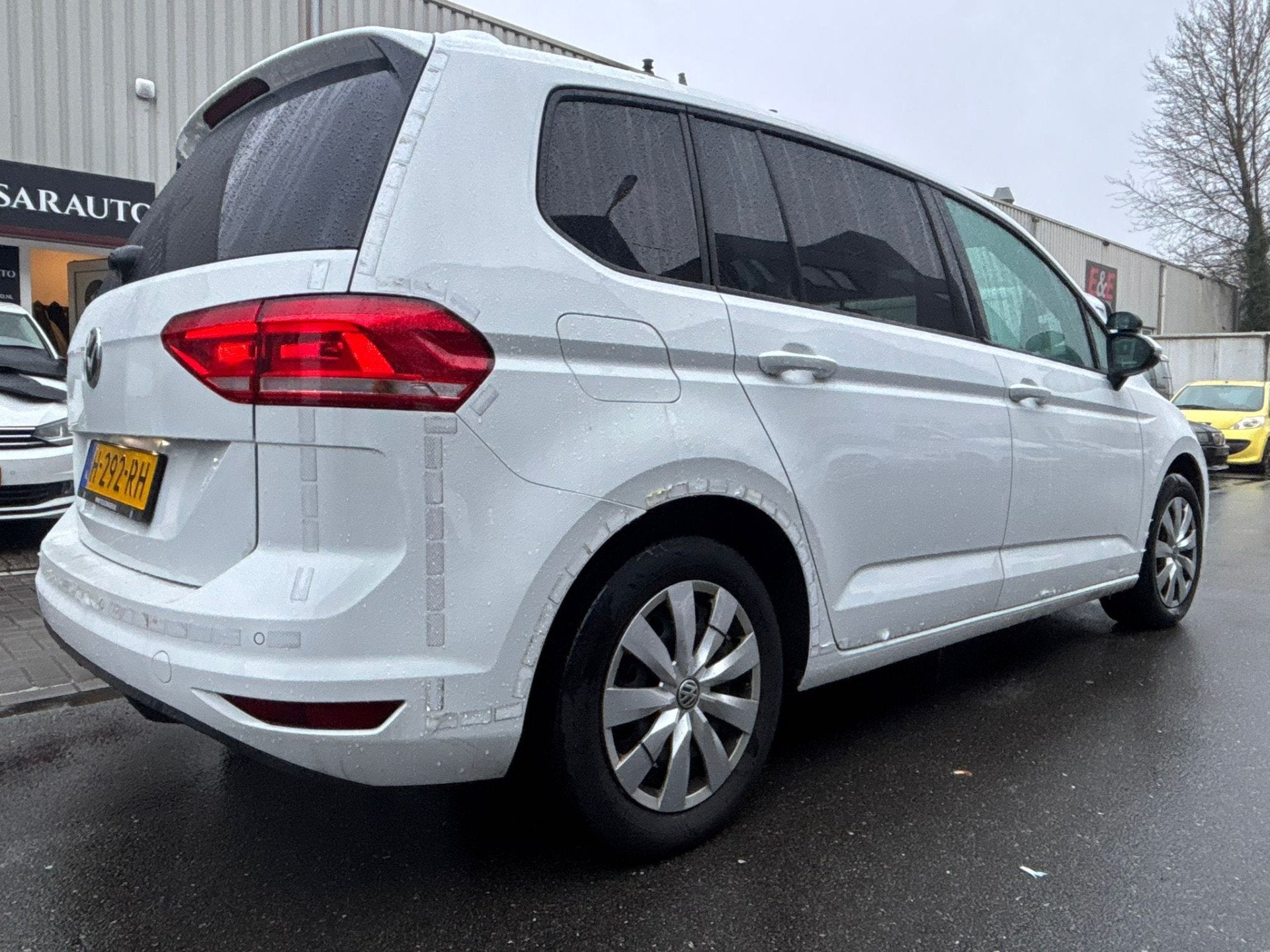 Volkswagen Touran 2.0 TDI Comfortline AUTOMAAT / HONDEN WAGE, Auto's, Stof, Wit, Origineel Nederlands, Bedrijf