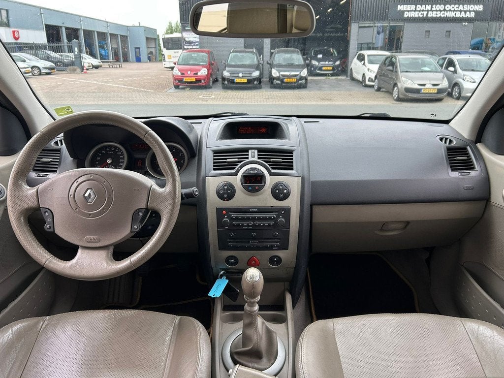 Renault Mégane Grand Tour 2.0-16VPrivilègeLuxe|2e eig|Expo, Auto's, Renault, 13 km/l, Lederen bekleding, Gebruikt, Beige