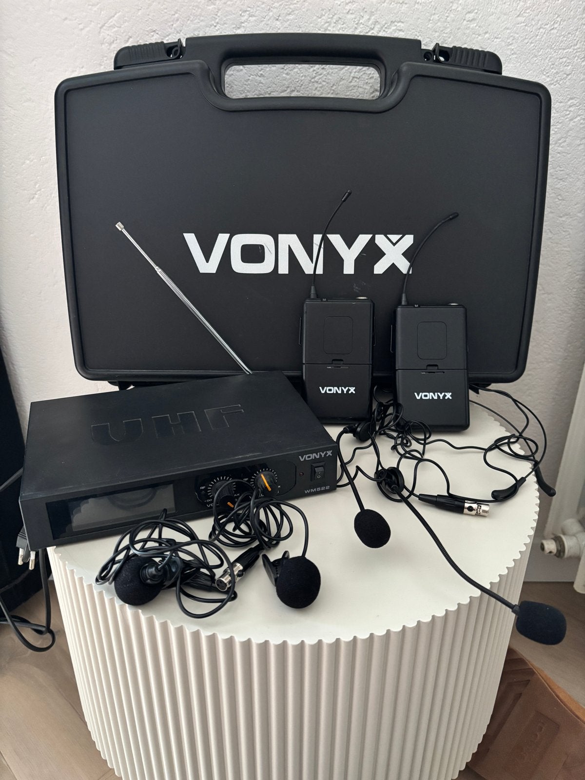 Vonyx WM522B VHF 2-kanaals microfoonset met accessoires, Ophalen of Verzenden, Zo goed als nieuw, Zangmicrofoon, Draadloos