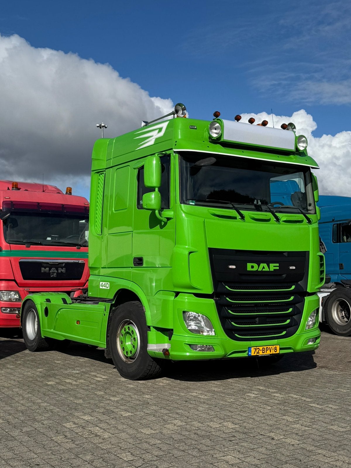 Trucks te huur! €585 / week, Auto's, Automaat, Euro 6, Diesel, Particulier