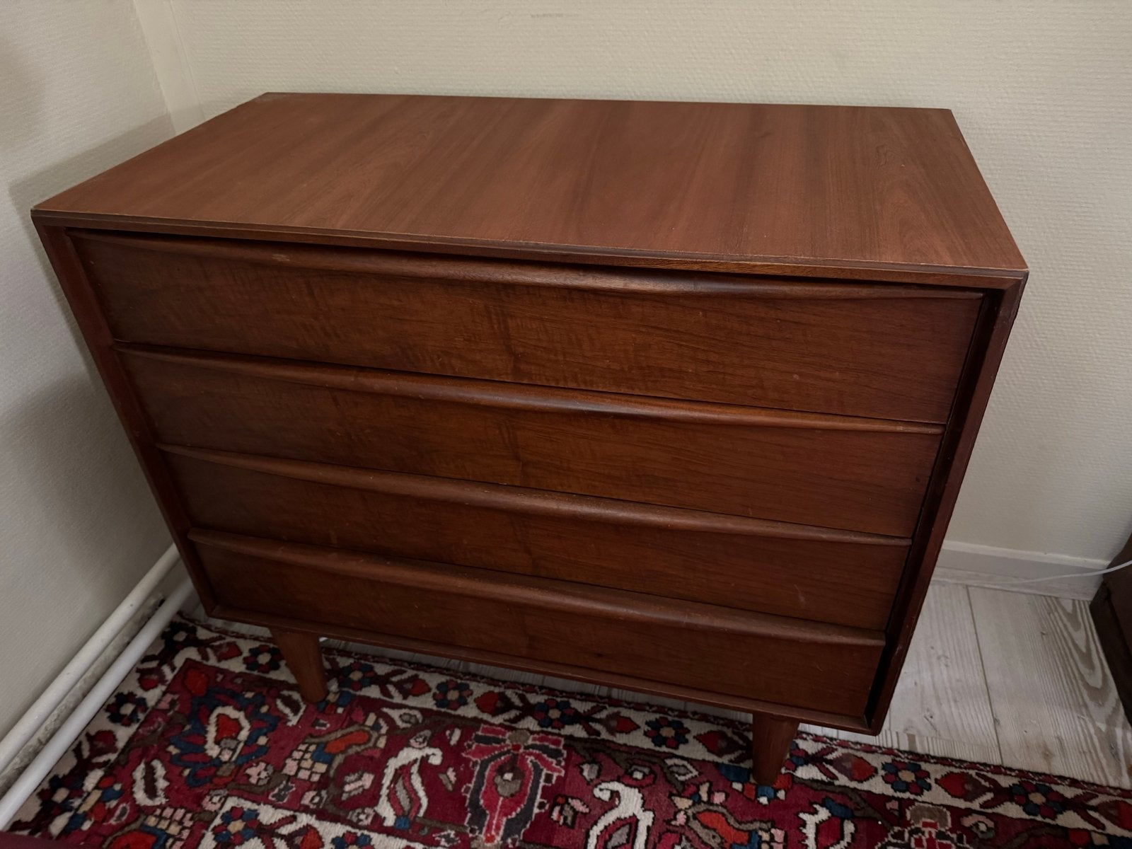 Vintage Scandinavisch houten Ladekastje - 4 Lades, Ophalen, Teakhout, 50 tot 100 cm, Zo goed als nieuw