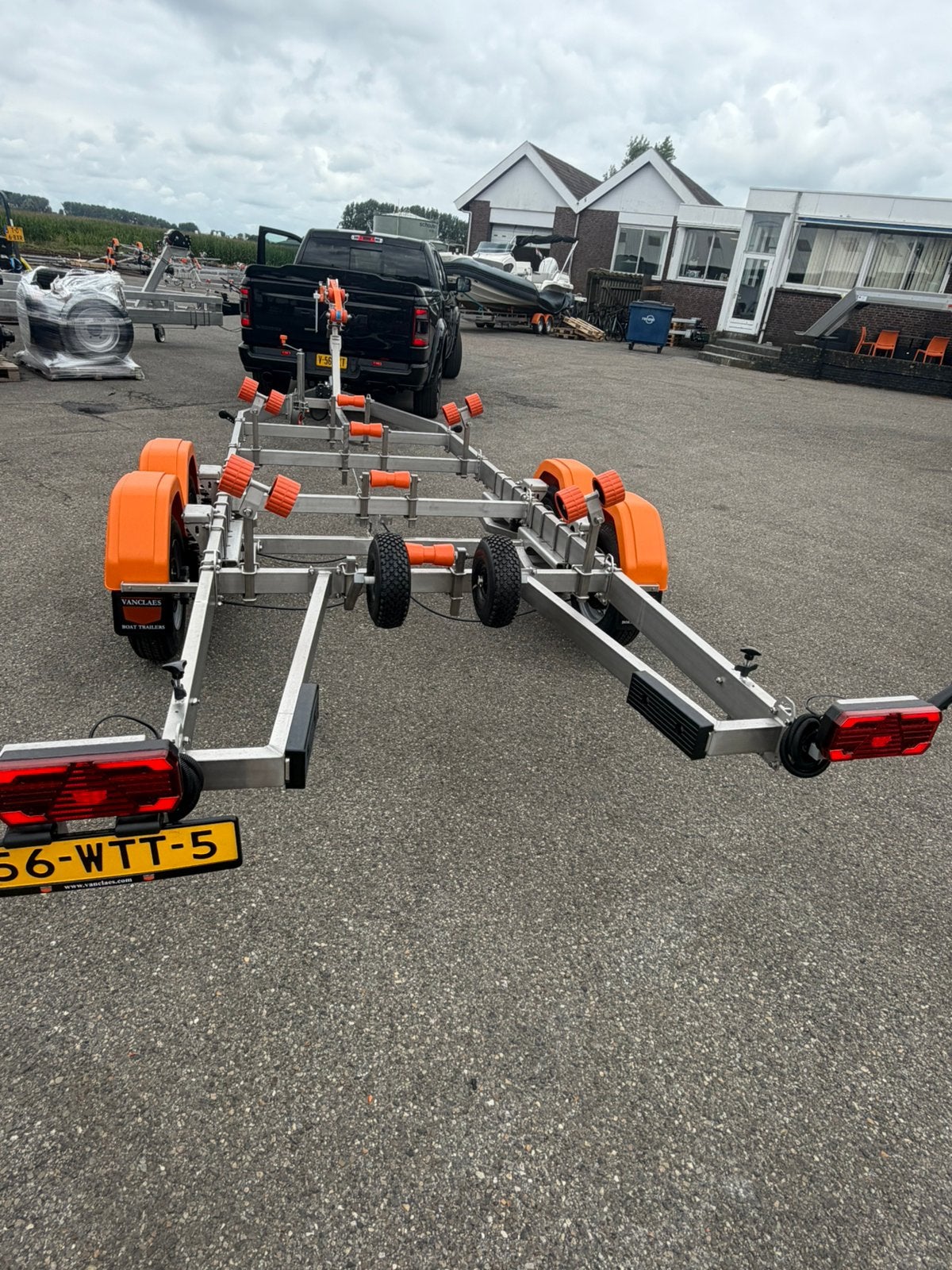 VanClaes V-liner dubbel Asser 2000 kilo RVS, LED,VERING, Watersport en Boten, Boottrailers, Ophalen, Nieuw, Minder dan 6 meter