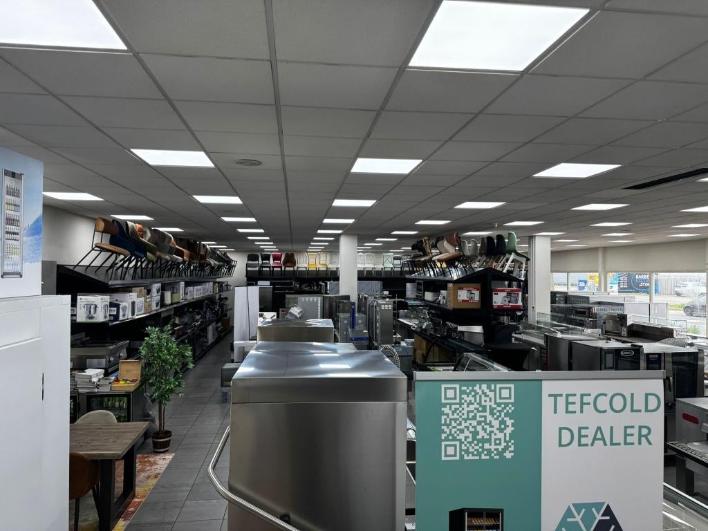 TOP SHOWROOM / WINKELRUIMTE  DELFT TE HUUR – TEGENOVER MAKRO, 450 m², Huur, Winkelruimte