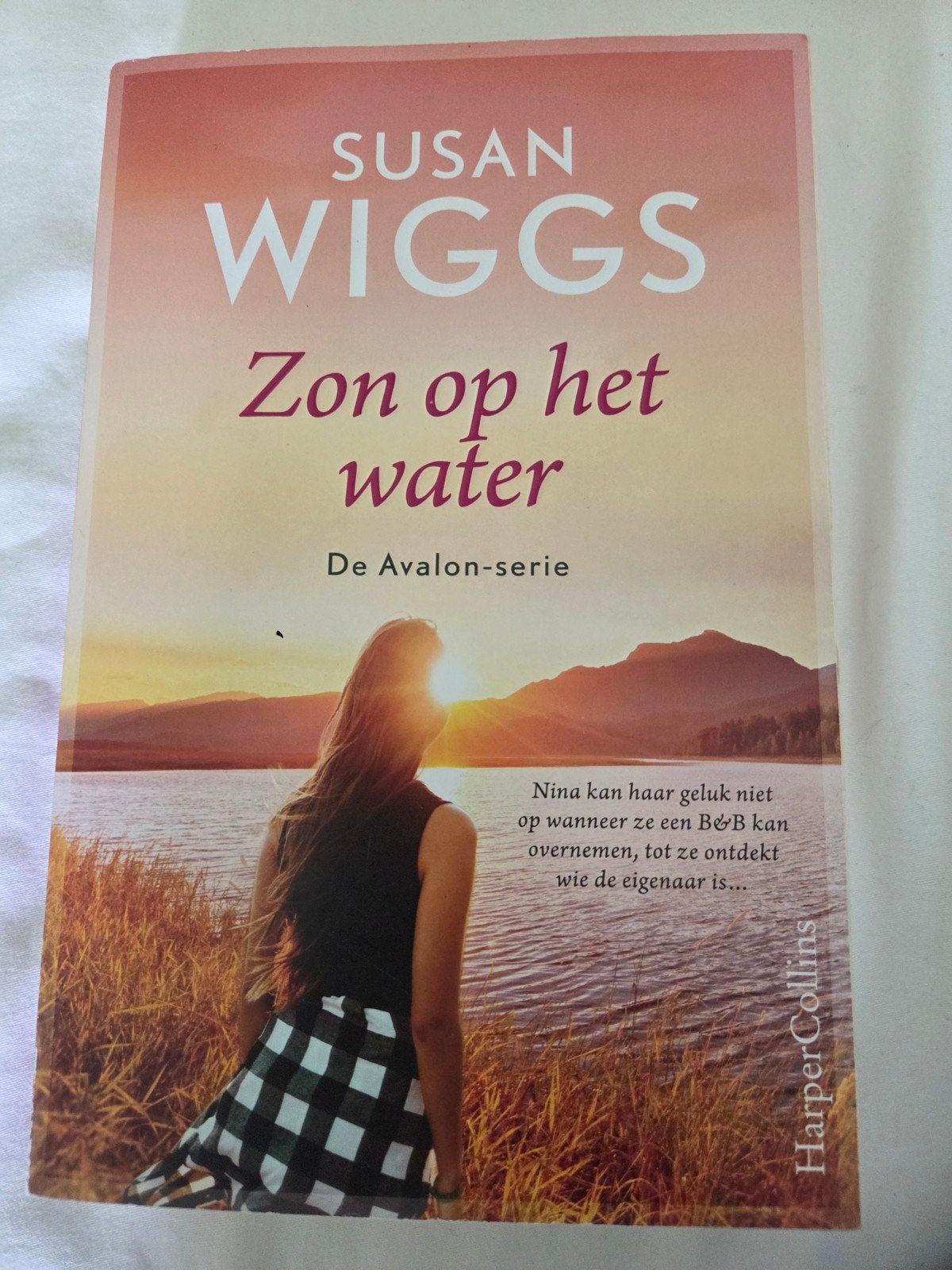 Zon op het water - Susan Wiggs (De Avalon-serie), Ophalen of Verzenden, Zo goed als nieuw, Susan Wiggs, Nederland