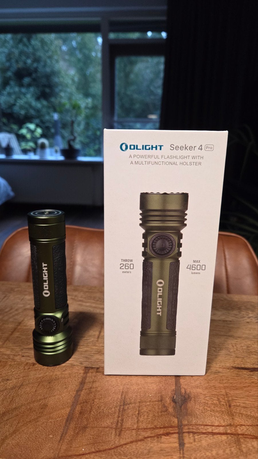 Olight Seeker 4 Pro (groen) 4600 lumen zaklamp + extra accu, Verzenden, Zo goed als nieuw, Accu
