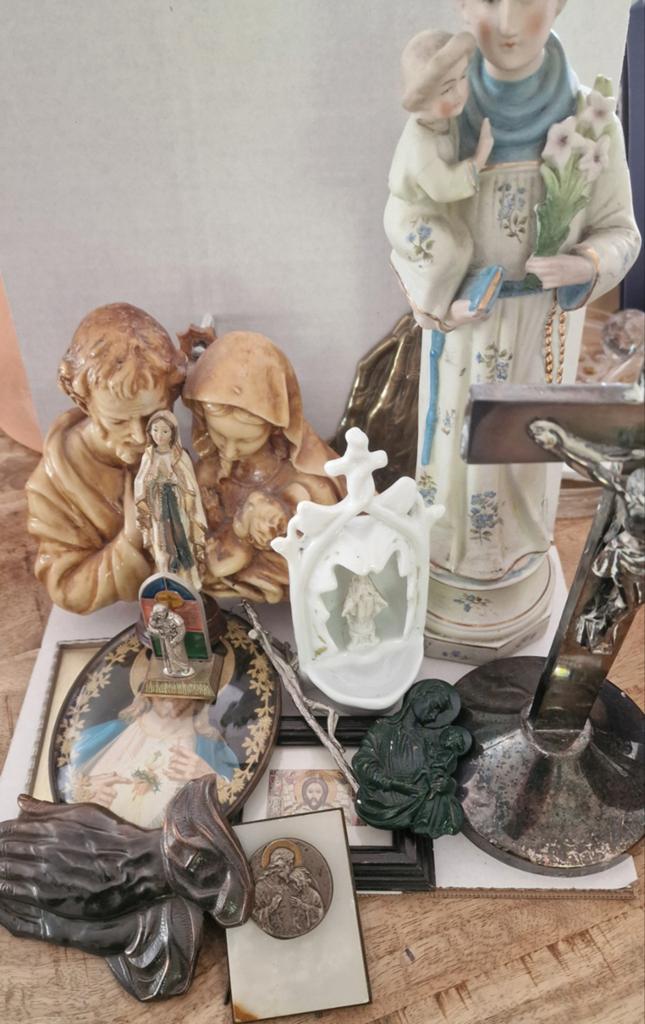 Lot religieuze beelden en voorwerpen, Antiek en Kunst, Antiek | Religie, Ophalen of Verzenden