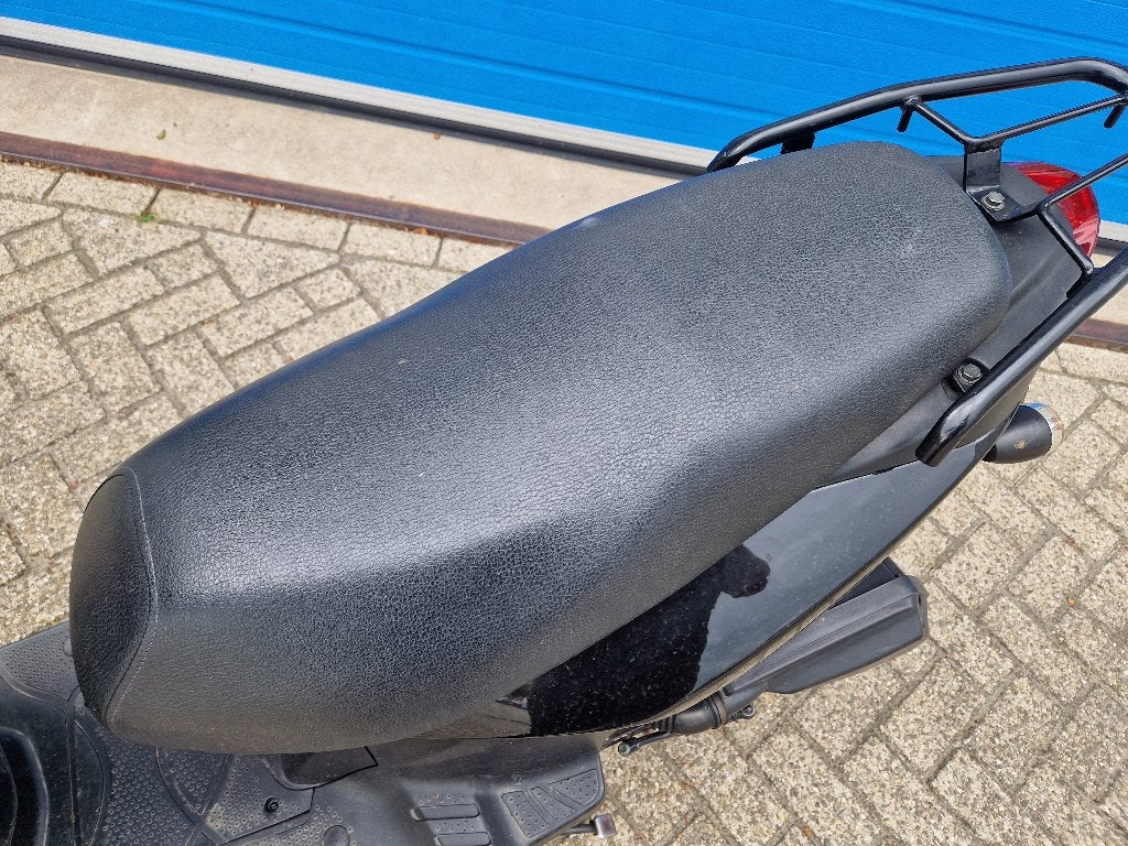 Zadel sym orbit II , buddy seat , erg mooi zadel, Ophalen, Zo goed als nieuw, Zadel, Vespa