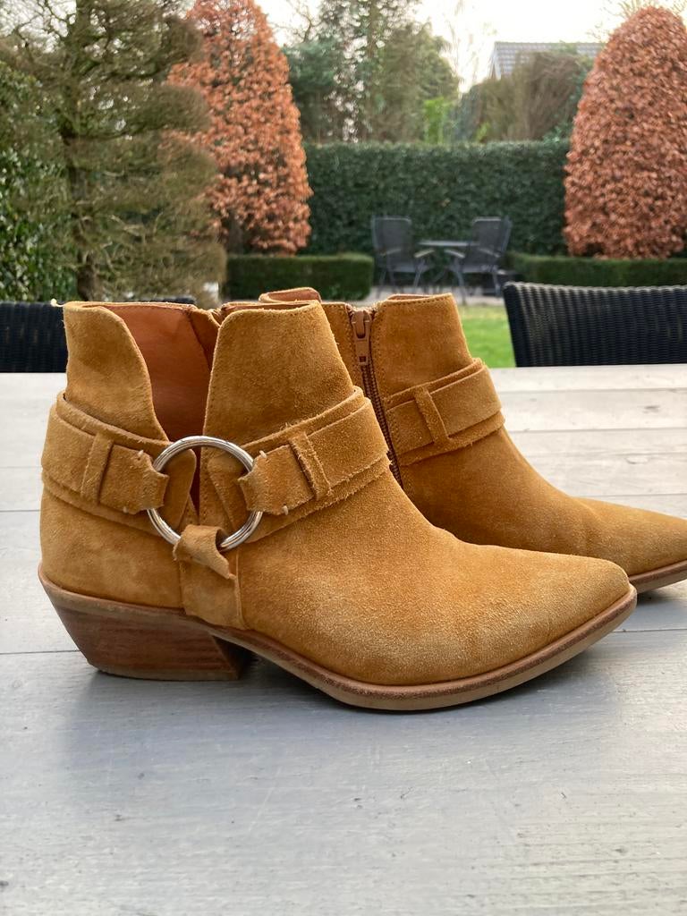 Via Vai enkellaarsje mt 37 mosterd geel, Ophalen of Verzenden, Zo goed als nieuw, Beige