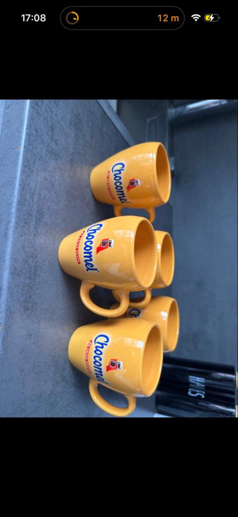 Set van 5 Chocomel mokken - Zo goed als nieuw, Keramiek, Ophalen of Verzenden, Zo goed als nieuw, Overige stijlen