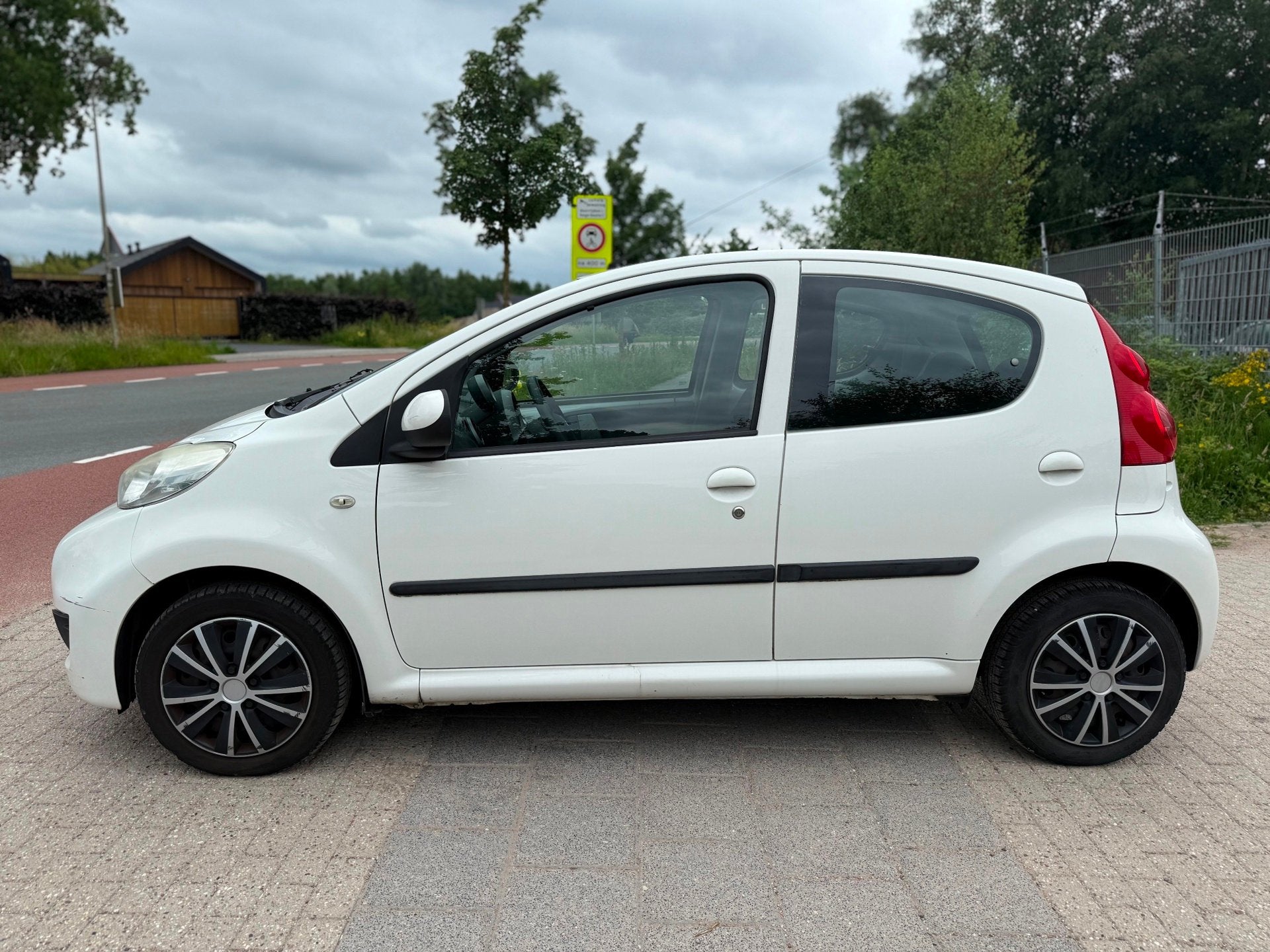 Peugeot 107 1.0-12V XS Urban Move, Voorwielaandrijving, Gebruikt, 4 stoelen, Bedrijf