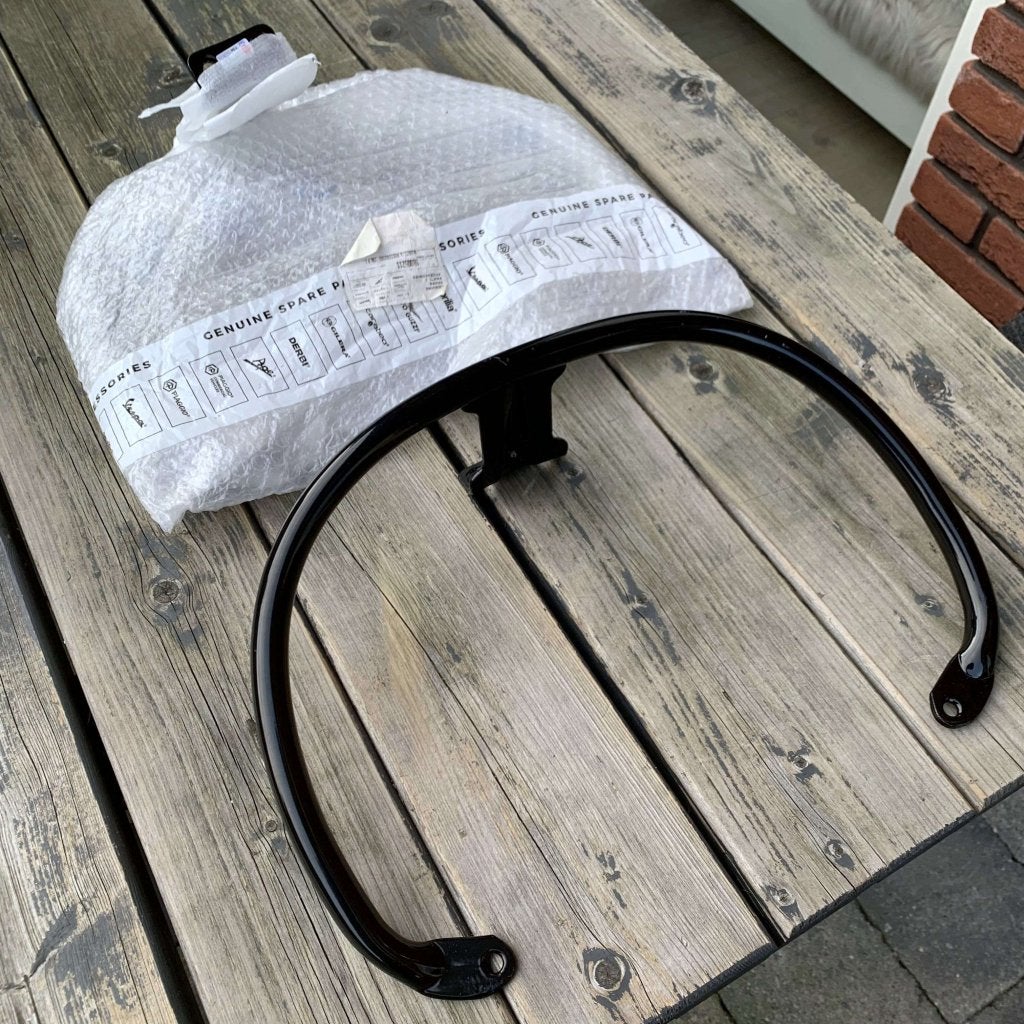 Vespa GTS oppakbeugel / achterbeugel glans zwart origineel, Info@jynkx.com, Nieuw, Ophalen of Verzenden, Piazza 99