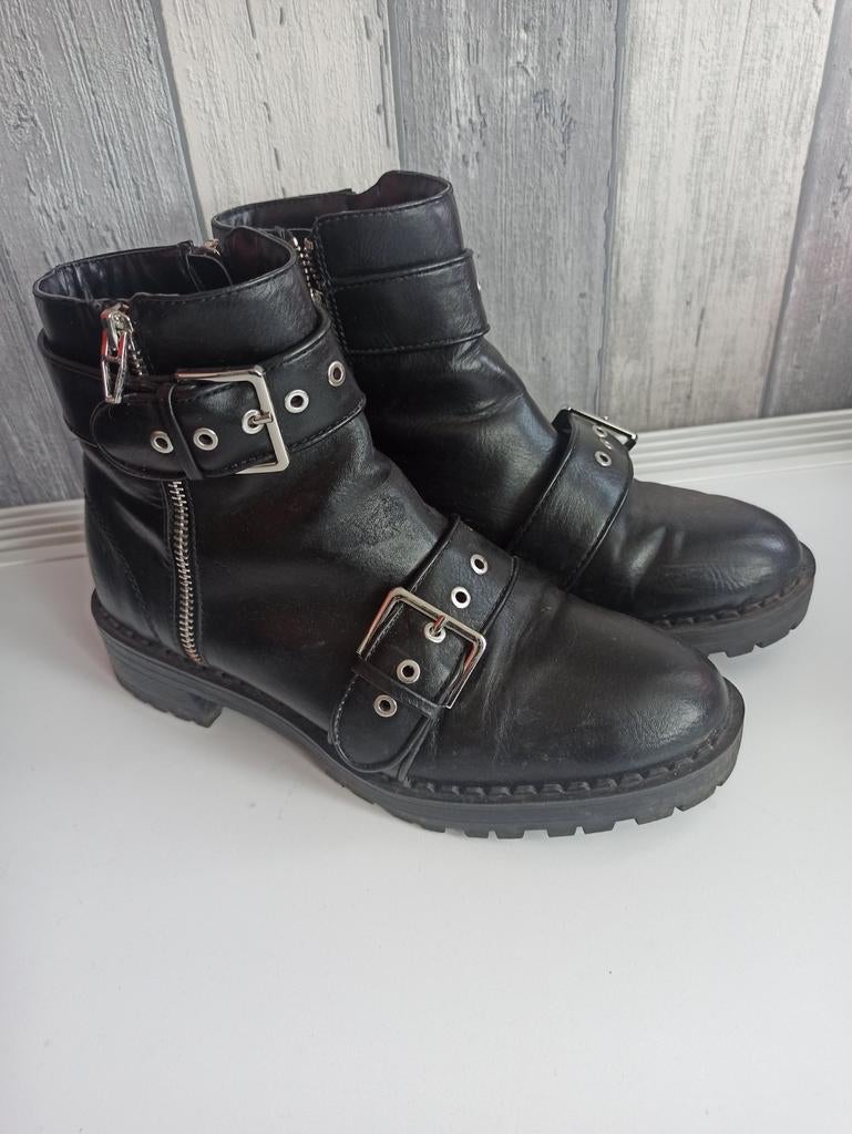 Zwarte biker Bershka boots met gespen, Kleding | Dames, Schoenen, Zwart, Lage of Enkellaarzen, Ophalen of Verzenden, Onbekend