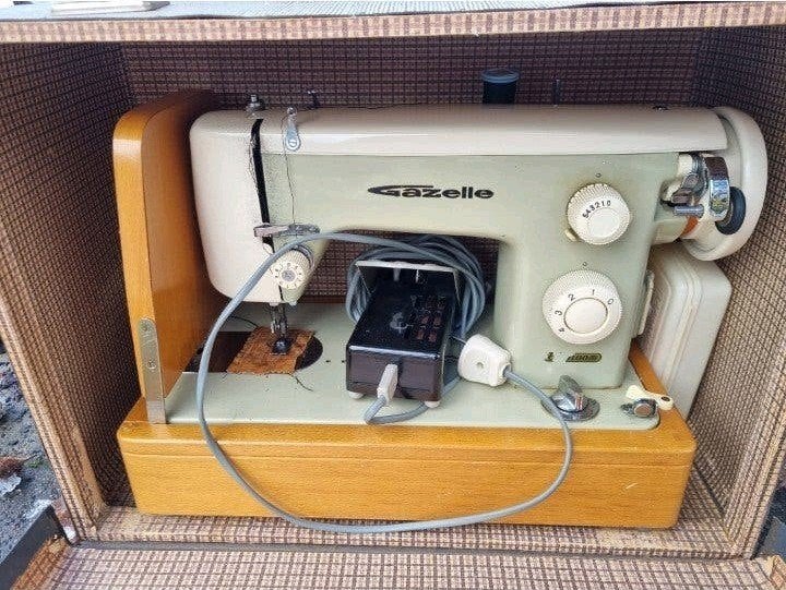 Prachtige complete werkende Gazelle Naaimachine met koffer !, Industrieel, Ophalen, Overige merken, Naaimachine