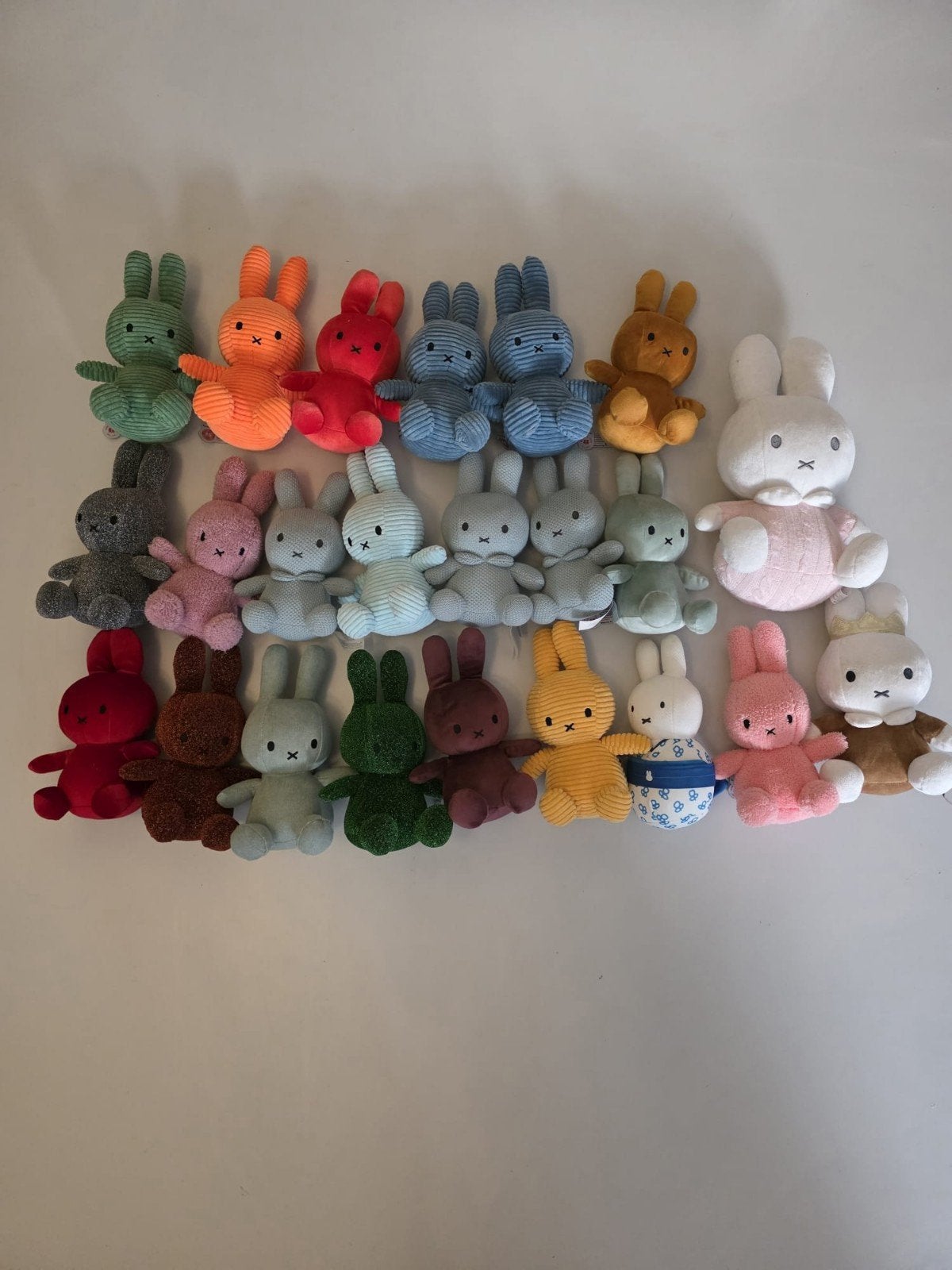 Grote collectie Nijntje knuffels in diverse kleuren en maten, Gebruikt, Overige merken, Konijn, Nijntje