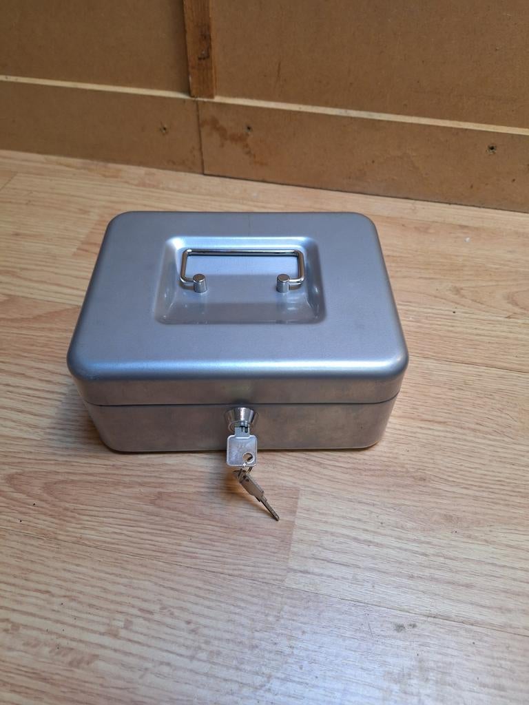 Geldkistje met sleutel - 20x15x9cm, Huis en Inrichting, Woonaccessoires | Kisten, Minder dan 50 cm, Gebruikt, Minder dan 50 cm