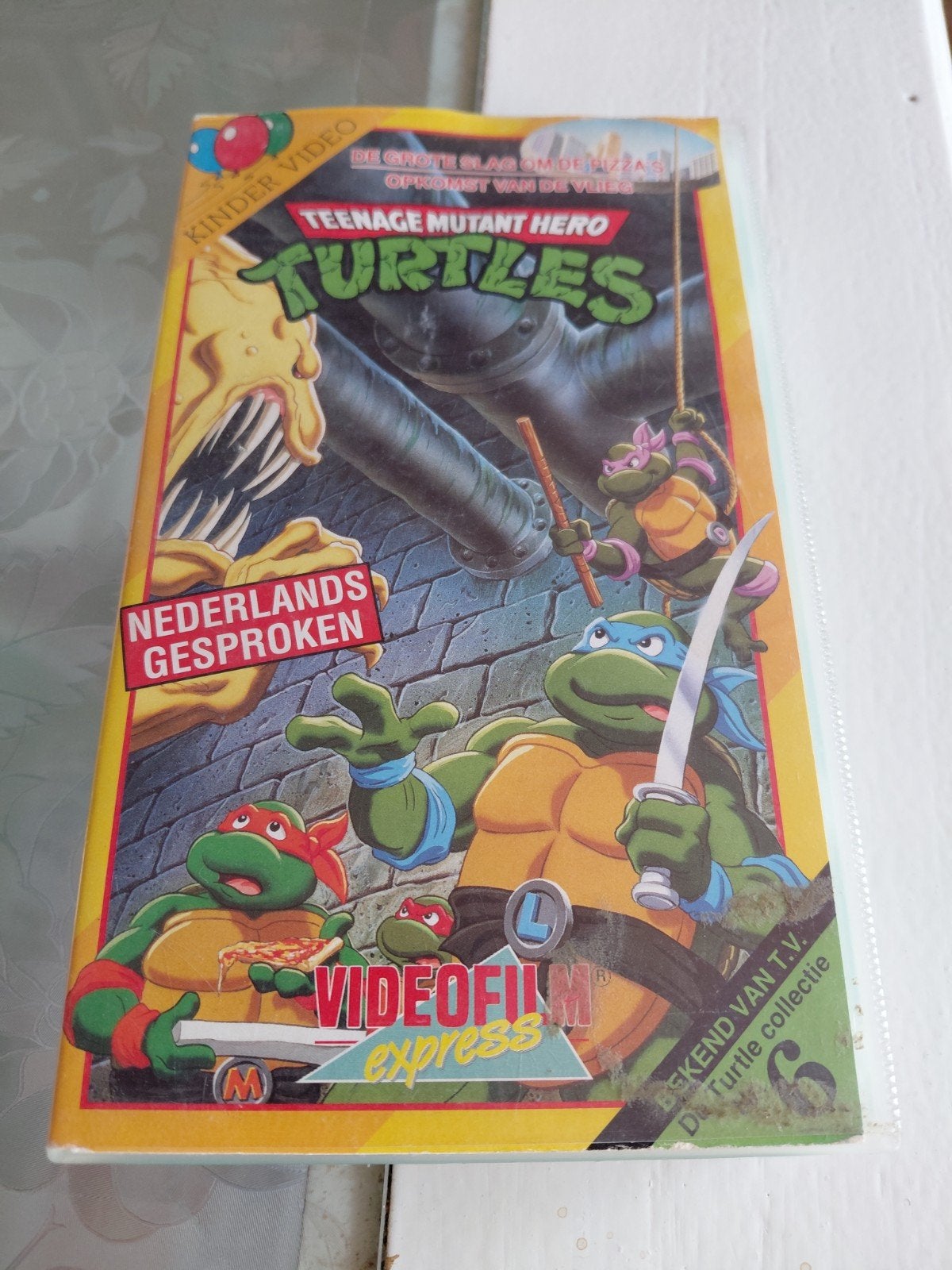 Teenage Mutant Hero Turtles 6 de grote slag om de pizza's, Cd's en Dvd's, VHS | Kinderen en Jeugd, Gebruikt, Tekenfilm, Alle leeftijden