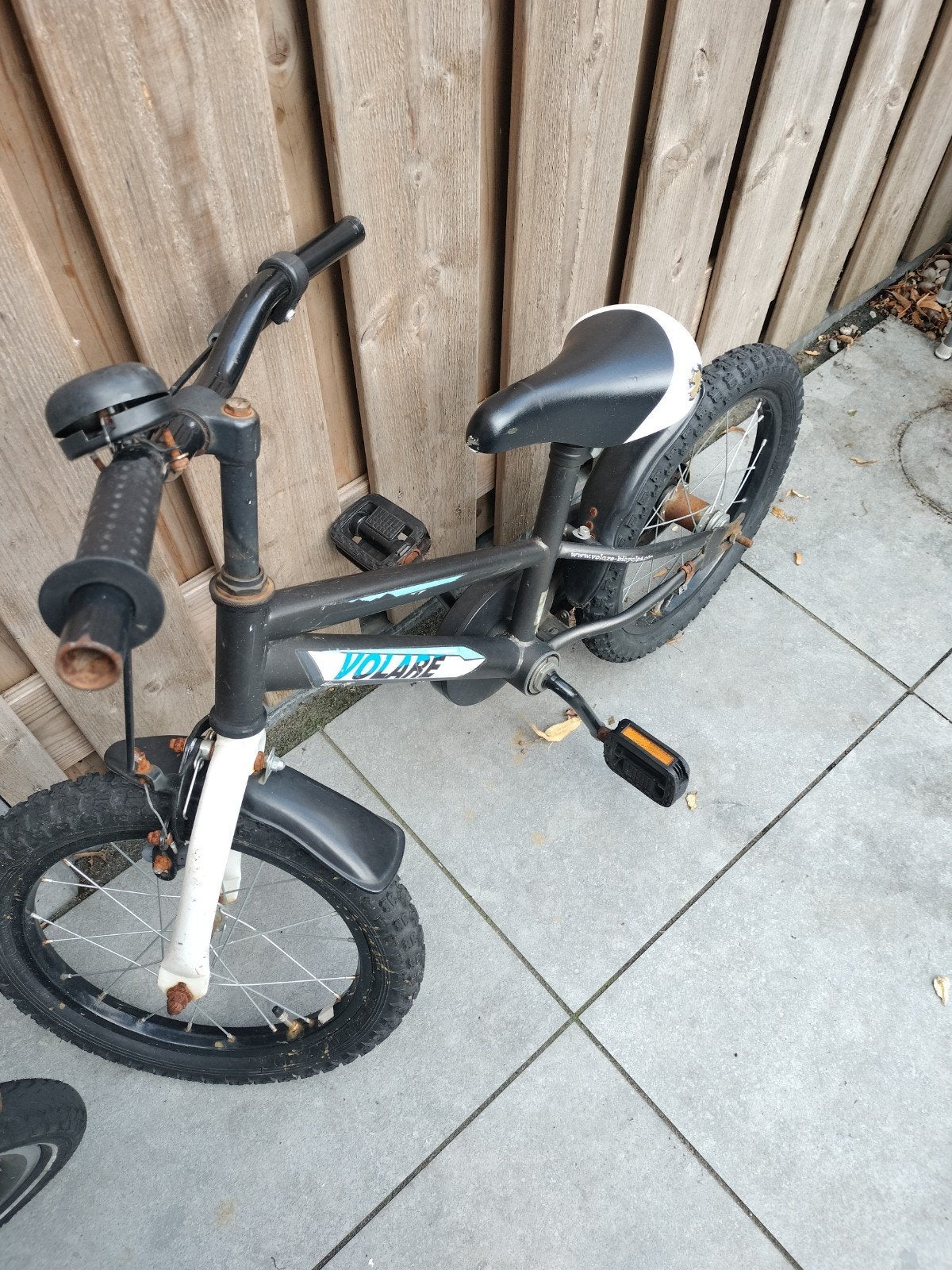 Kinderfiets Volare met zijwieltjes - 16 inch, Terugtraprem, Zijwieltjes, 16 tot 20 inch, Gebruikt