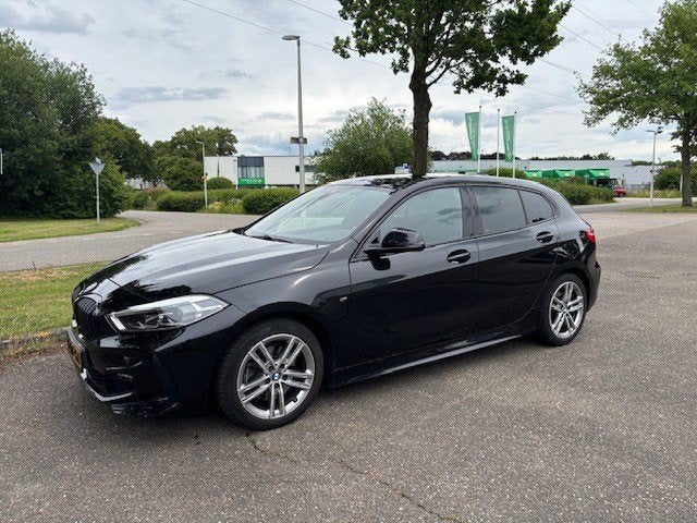 BMW 1-Serie 118i 136pk Aut 2021 Zwart, Auto's, BMW, 136 pk, 1295 kg, Zwart, Particulier