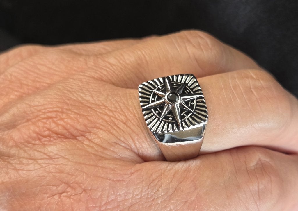 Zilveren heren zegelring met ster en zirkonia. 2026/537, Heer, Nieuw, Ophalen of Verzenden, .