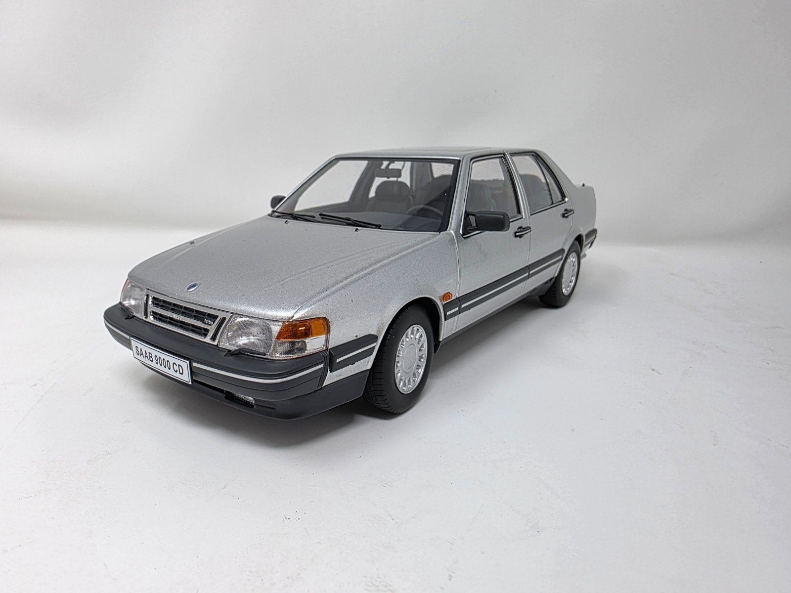 Saab 9000 CD 1990 1:18 in OVP, Hobby en Vrije tijd, Modelauto's | 1:18, Ophalen of Verzenden, Zo goed als nieuw, Overige merken