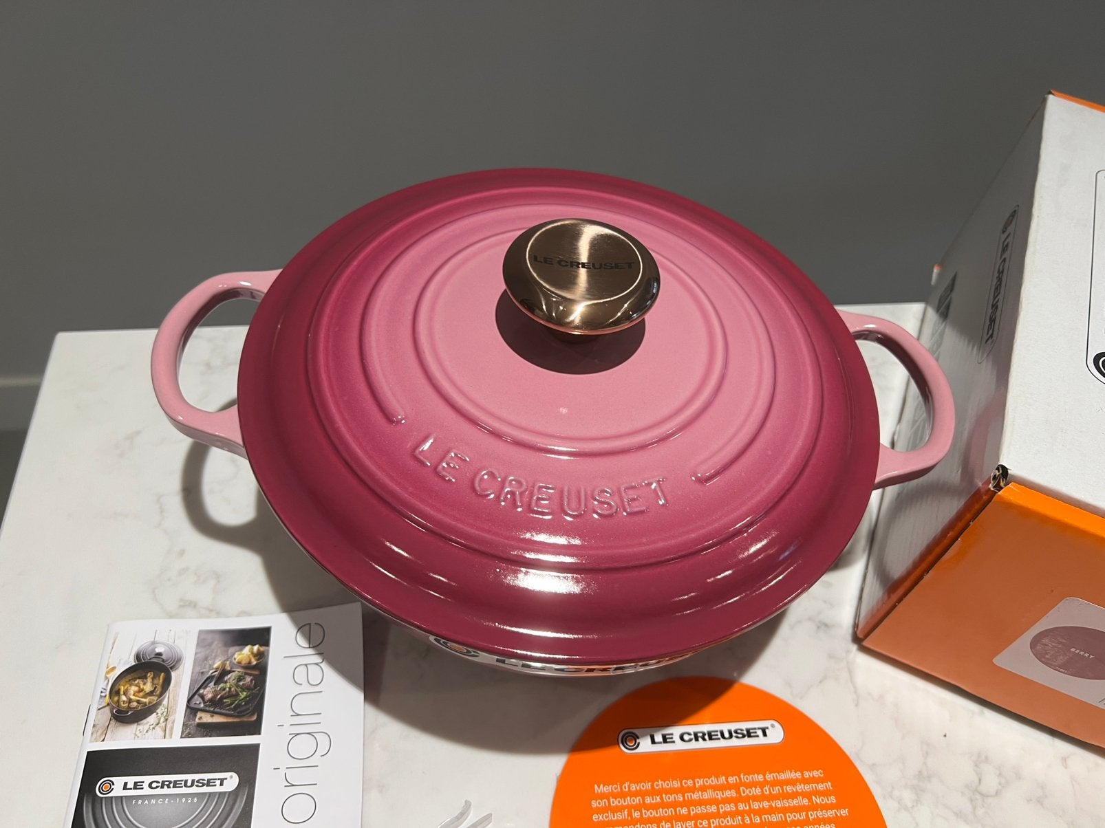 Zeer zeldzame Le Creuset Marmite 24 cm Berry nieuw in doos, Geschikt voor inductie, Nieuw, Le Creuset, Ophalen of Verzenden