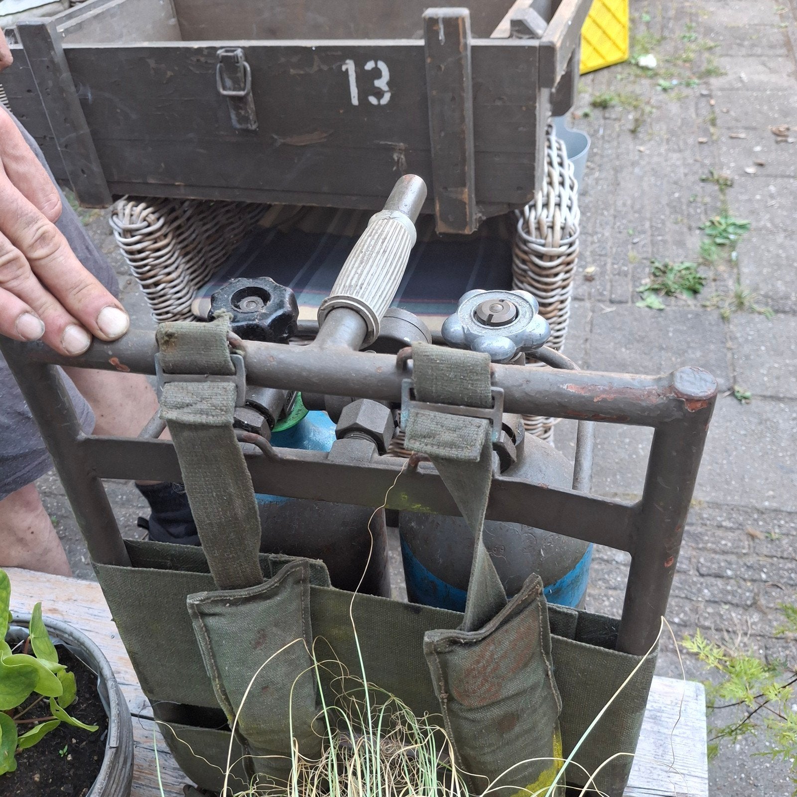 Zeldzaam WO2 Vlammenwerper Gasfles Armatuur, Verzamelen, Ophalen of Verzenden, Landmacht, Nederland, Overige typen