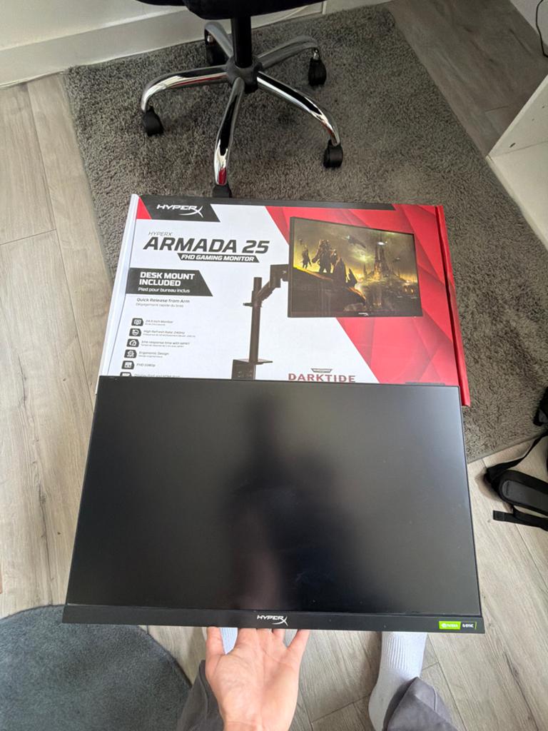 HyperX Armada 25 FHD 240hz Gaming Monitor met Deskmount, IPS, In hoogte verstelbaar, Full HD, Minder dan 1 ms